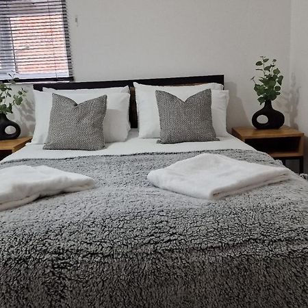 Studio City Getaway Apartment Birmingham Esterno foto