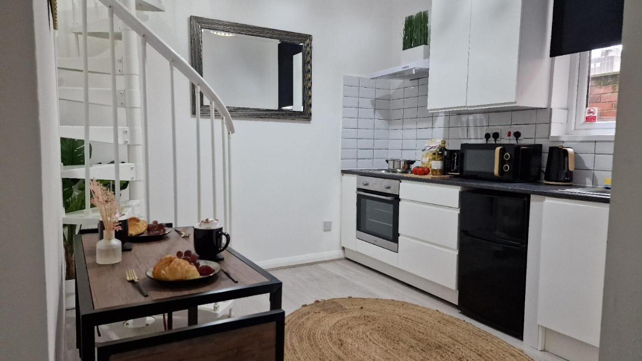 Studio City Getaway Apartment Birmingham Esterno foto